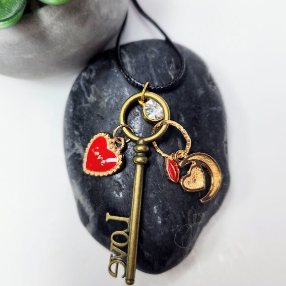 Key charm Love Charm Adjustable Corded Necklace Handcrafted - Picture 3 of 3